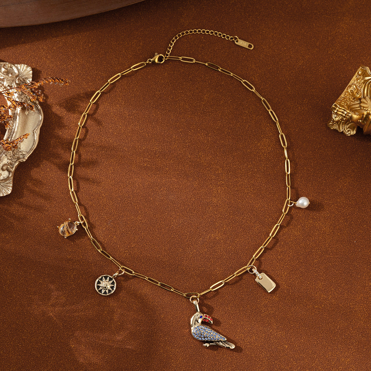 Fashion Animal Toucan Pendant Square Necklace Ladies Clavicle Chain Gold Plated Color Retention