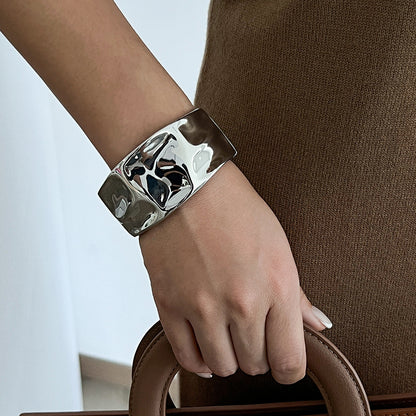 T Exaggerated Thread Twist Line Ring Design Metal Pleated Bracelet